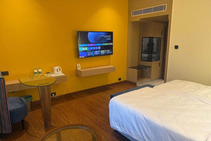 Room 13 of 40