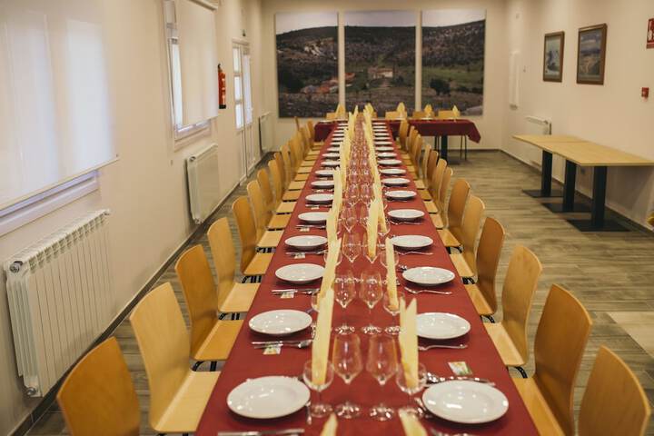 Dining 36 of 51