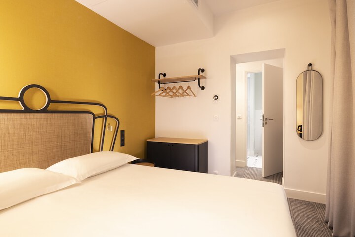 Room 7 of 34