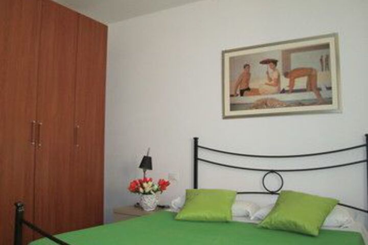 Room 15 of 32