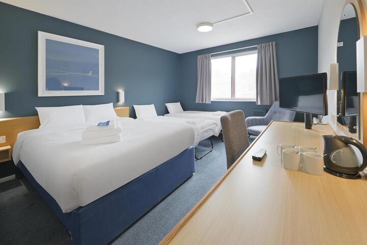 Room 11 of 25