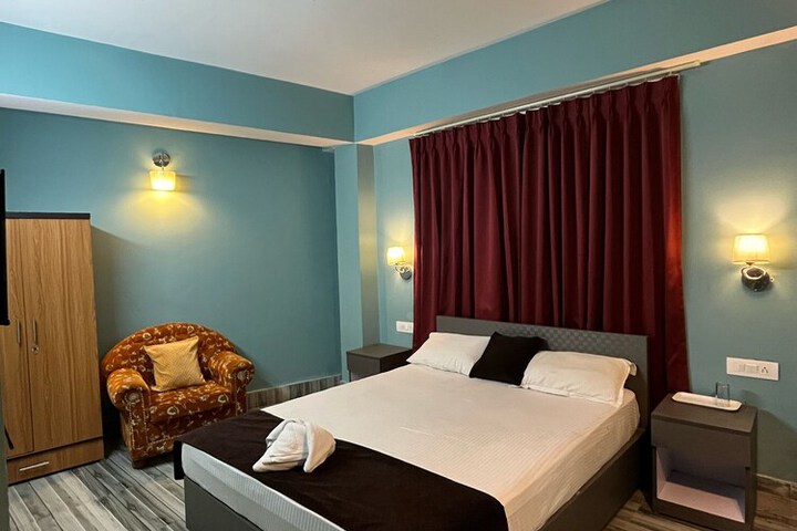Room 2 of 9