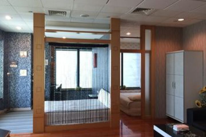 Room 44 of 73