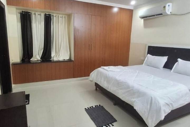 Room 12 of 36