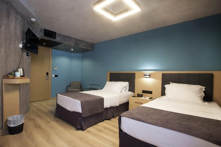 Room 3 of 39