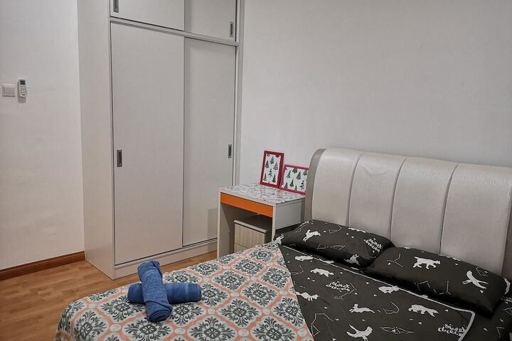 Room 10 of 106