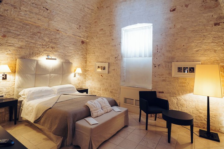 Room 9 of 111
