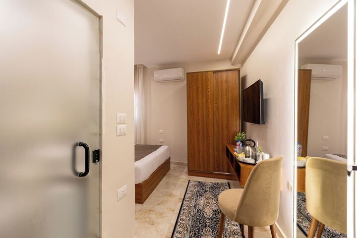 Room 48 of 74
