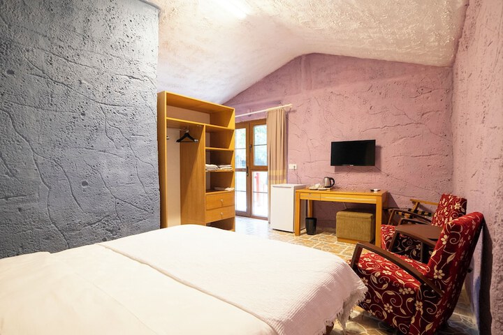 Room 10 of 22