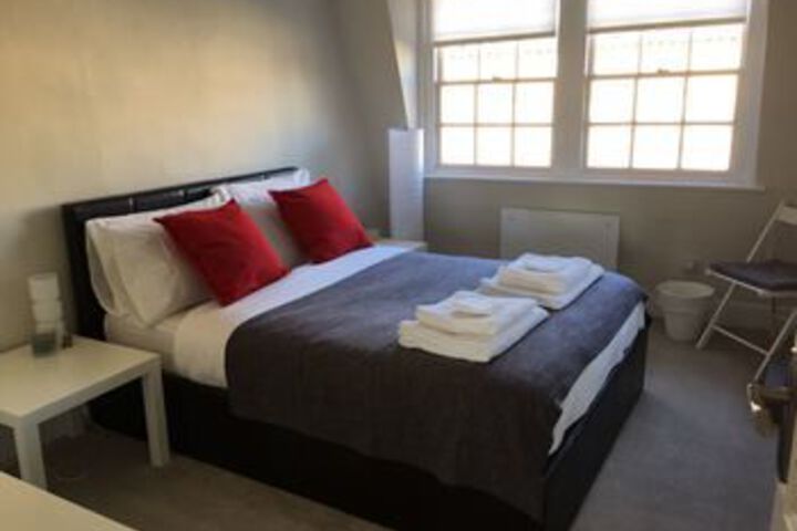 Room 8 of 34