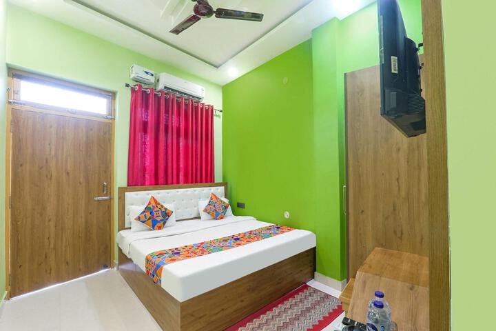 Room 9 of 33