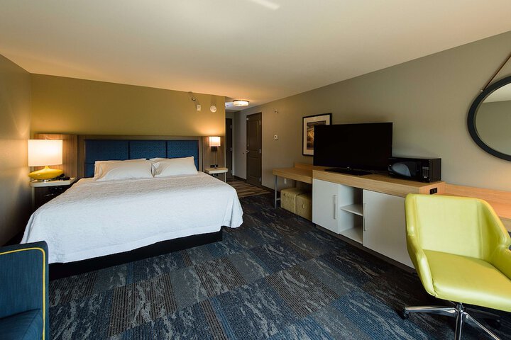 1 King Bed Accessible (8 of 12)