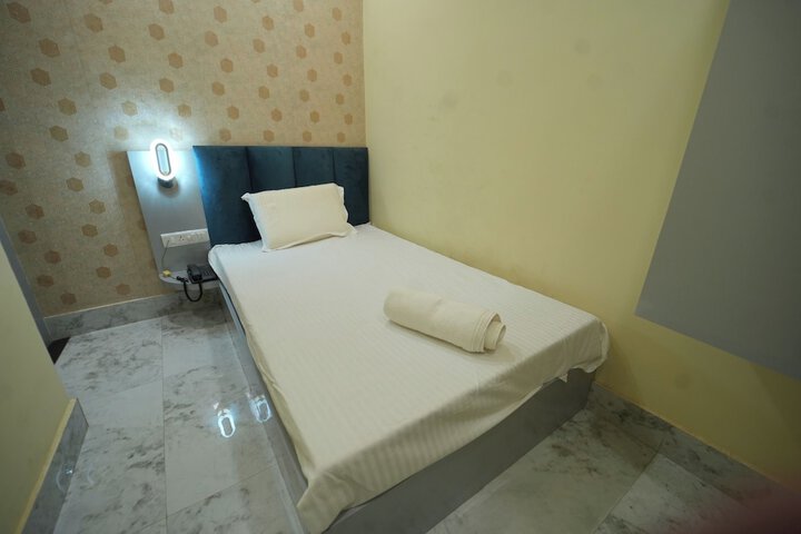 Room 17 of 24