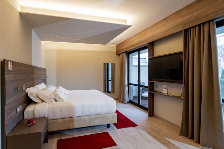 Room 5 of 48
