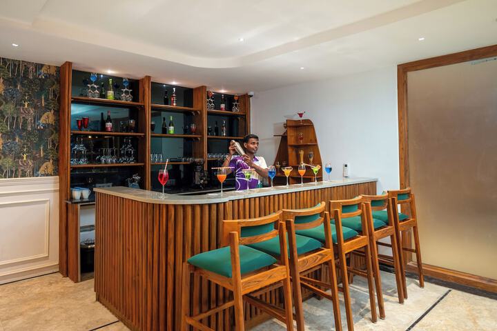 Lounge 67 of 83
