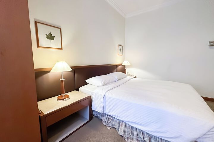 Room 12 of 61