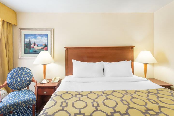 Room 10 of 28