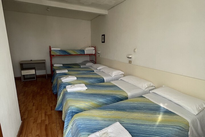 Room 17 of 22