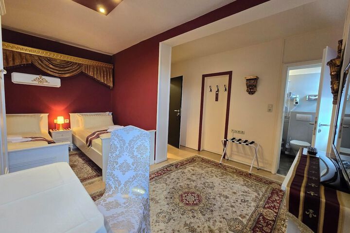 Room 2 of 39