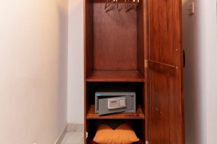 Room 6 of 74