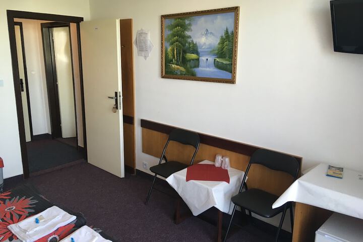 Room 15 of 76
