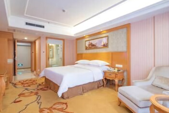 Room 13 of 22