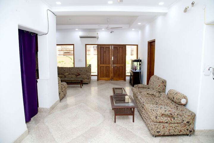 Room 10 of 38