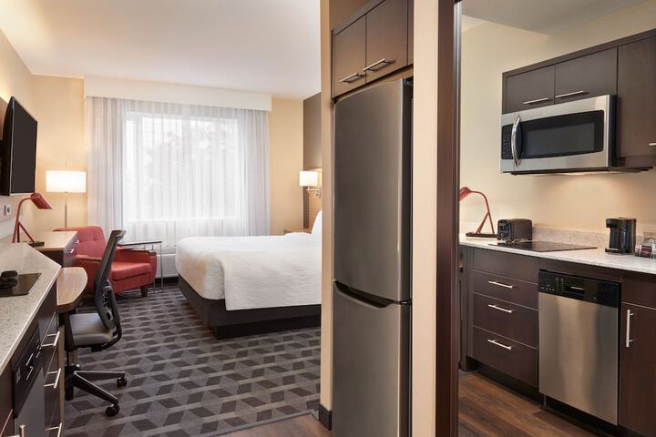 Room 8 of 33