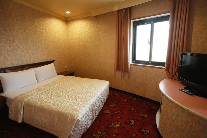 Room 10 of 18