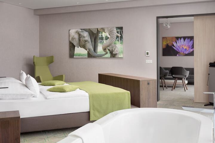 Room 14 of 80