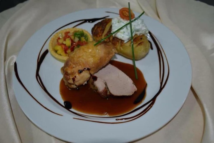Dining 24 of 57