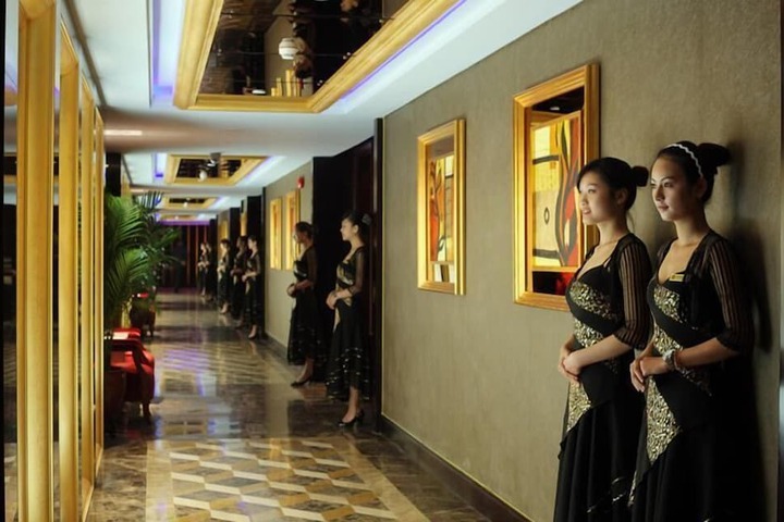 Ballroom/Hall 24 of 31