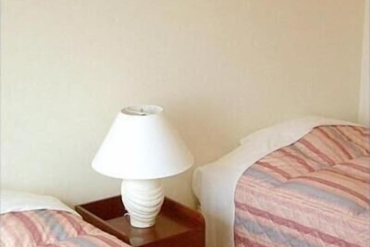 Room 10 of 38