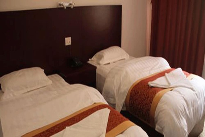 Room 4 of 10