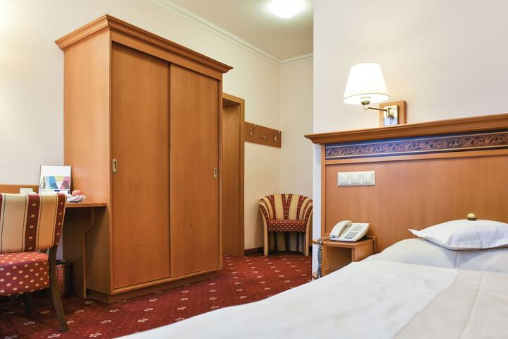 Room 11 of 35