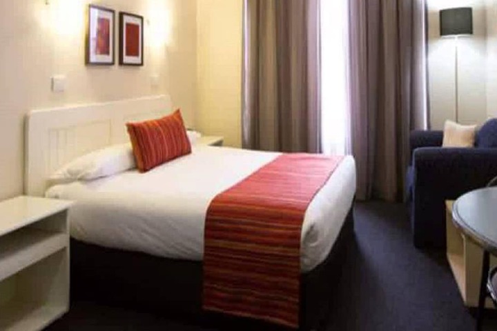 Room 5 of 34