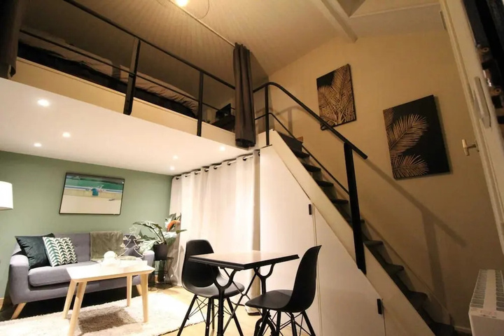 Room 8 of 13