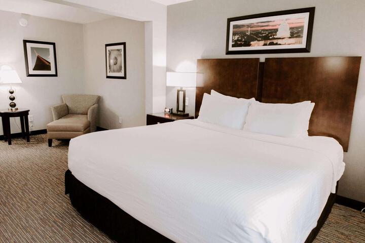 1 King Bed (8 of 15)