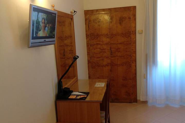 Room 21 of 57