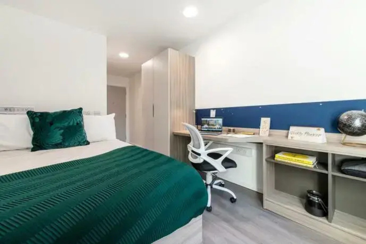 Room 6 of 40