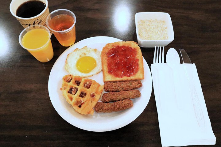 Dining 75 of 79