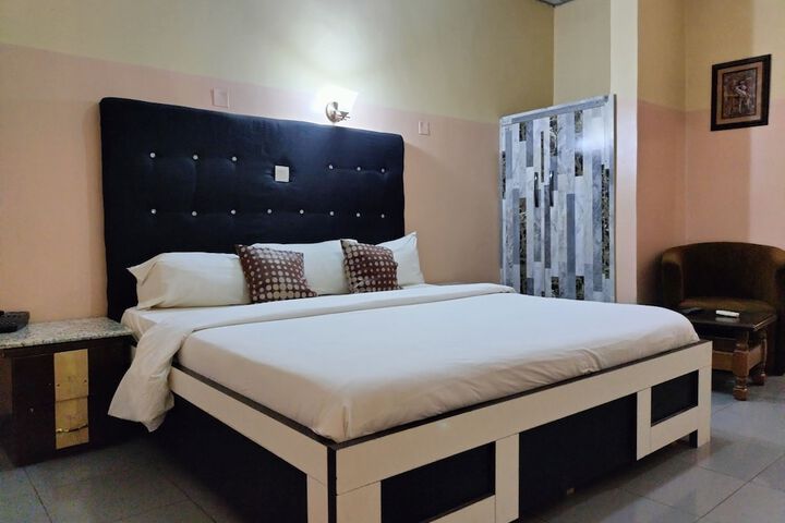 Room 3 of 48