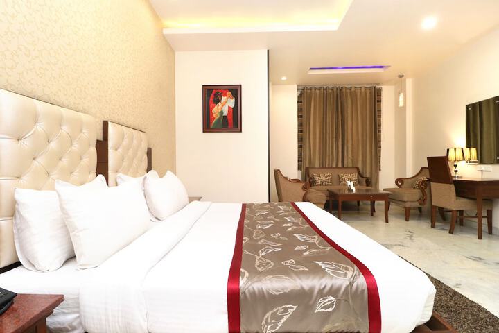 Room 44 of 288