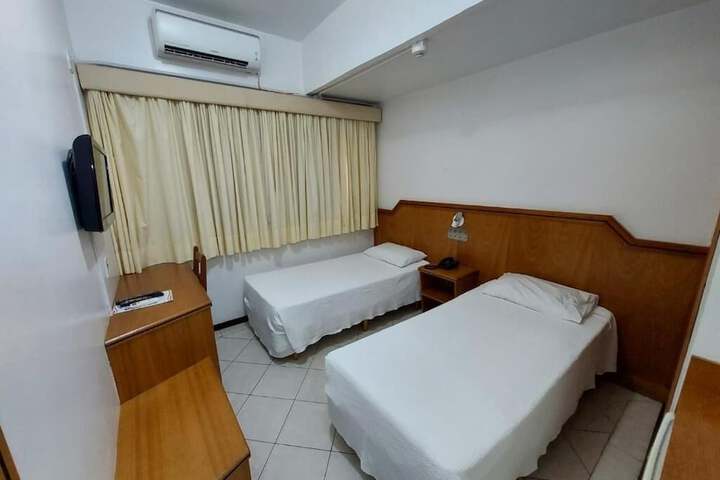 Room 7 of 33