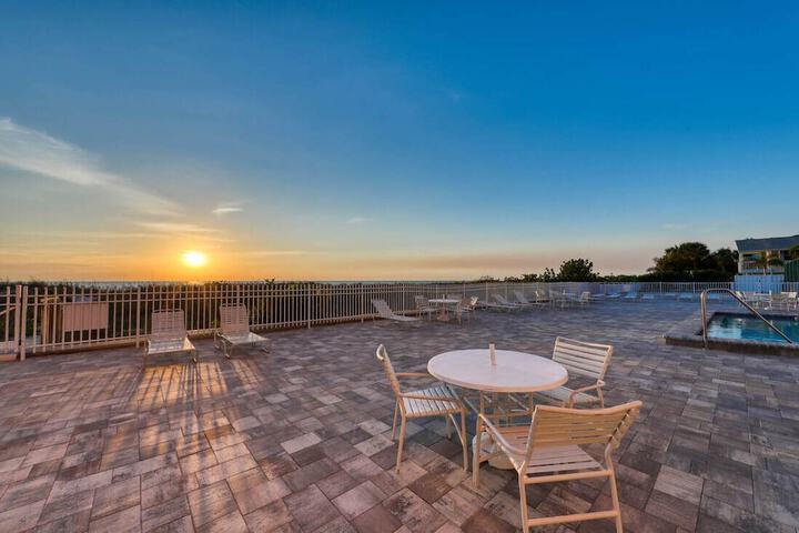 Sundeck 93 of 106