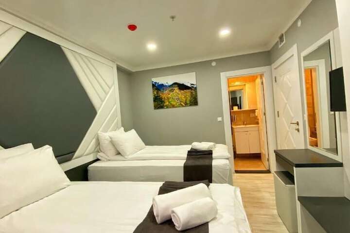 Room 13 of 25