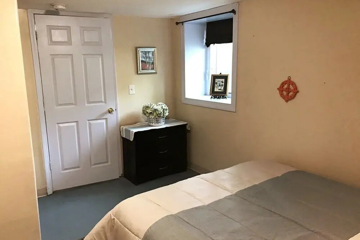 Exterior of Simple Cozy 1-bed Close to University of Kansas