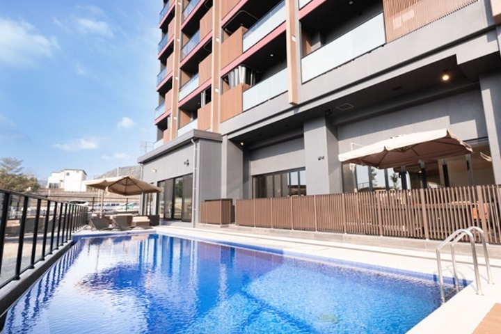 Hotel Pool