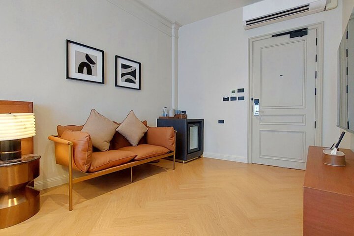 Room 25 of 40