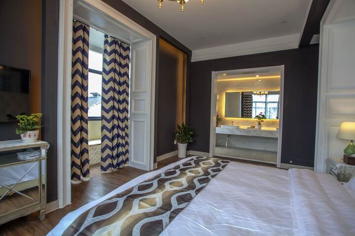 Room 5 of 43